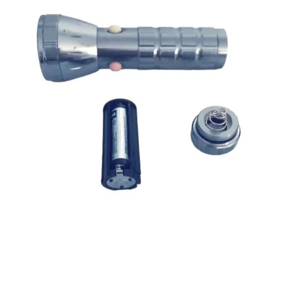 Retro Chrome Metal LED 3 Color Flashlight - Picture 6 of 9